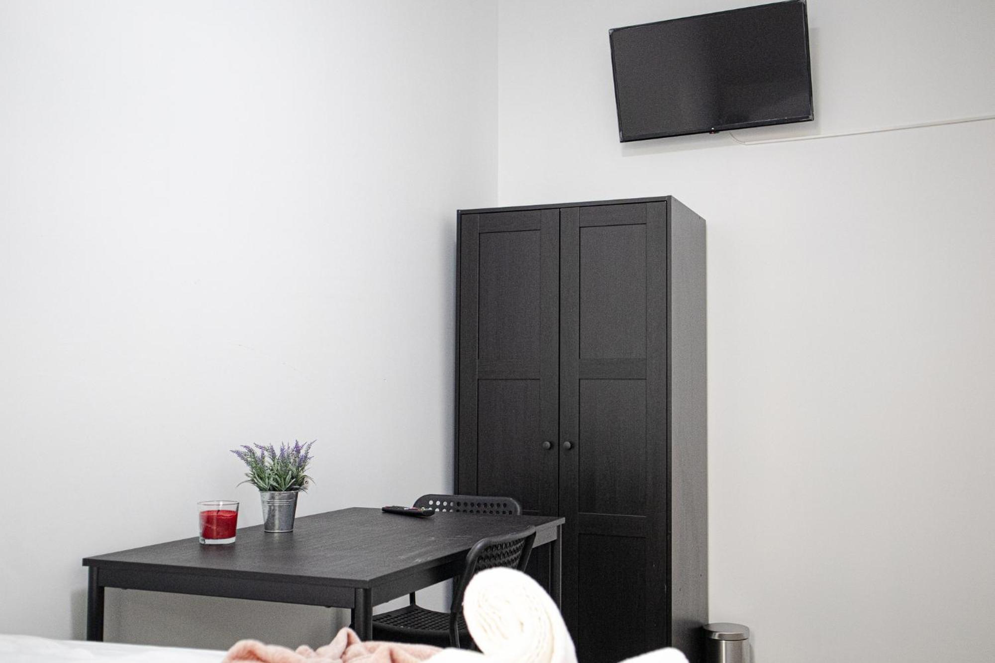 Affordable 5-Br Shared Apartment / Enkplatz U3 Getaway Wien Ngoại thất bức ảnh