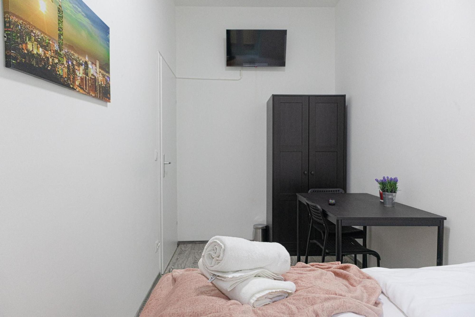 Affordable 5-Br Shared Apartment / Enkplatz U3 Getaway Wien Ngoại thất bức ảnh